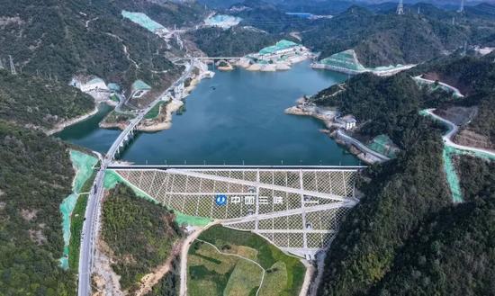 助力“八纵八横”关键工程 鞍钢股份高性能桥梁钢中标宜昌东艳路长江大桥项目(图2) 助力“八纵八横”关键工程 鞍钢股份高性能桥梁钢中标宜昌东艳路长江大桥项目(图2)