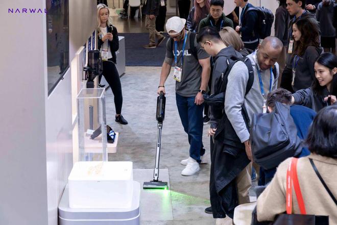 CES 2026揭示的AI三场变革：从眼镜到机器人、从家庭到工业