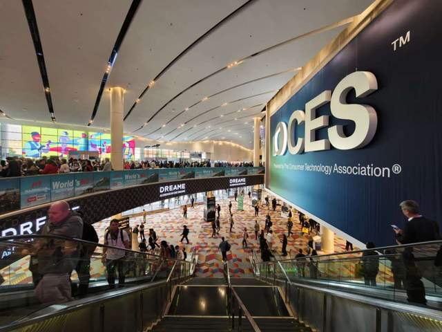 暴走2万步逛CES2026：9大方向最火，中企霸场，机器人全明星乱斗